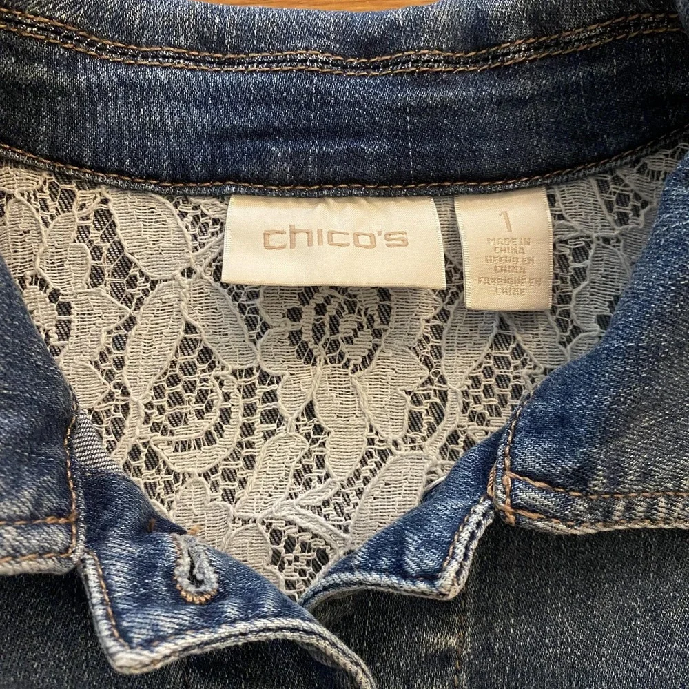 Chicos Jacket Womens 1 Medium Blue Denim Jean Lace Yoke Stretch Button Casual‎ - Picture 2 of 16
